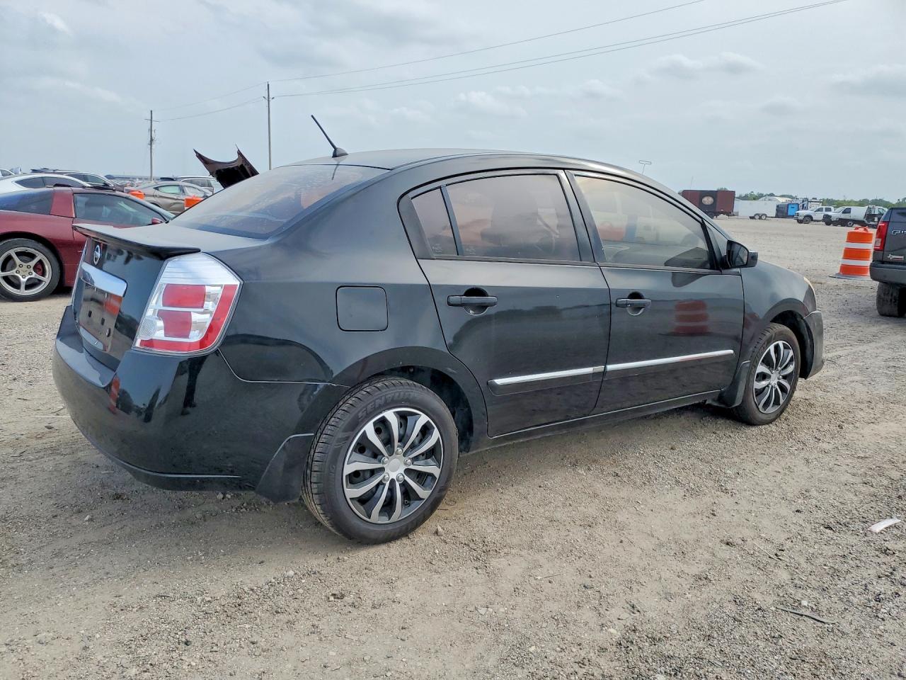 NISSAN SENTRA 2011 — 4