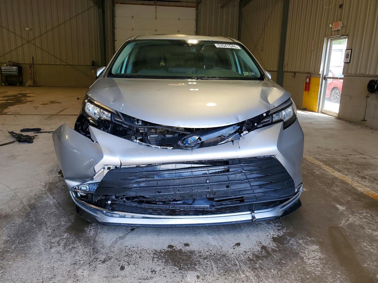 TOYOTA SIENNA 2023 — 6
