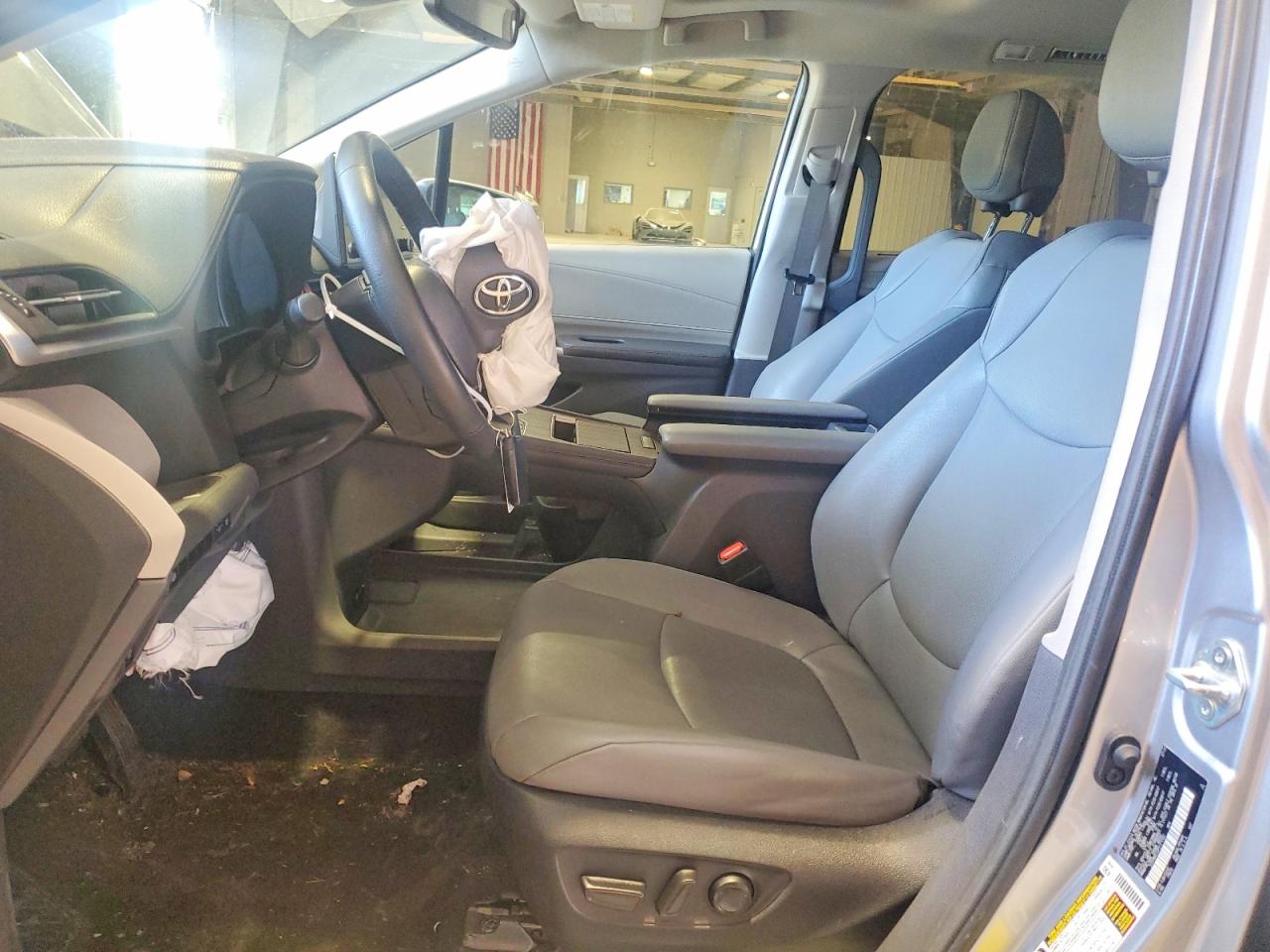 TOYOTA SIENNA 2023 — 8