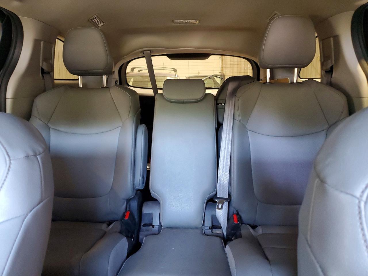 TOYOTA SIENNA 2023 — 11