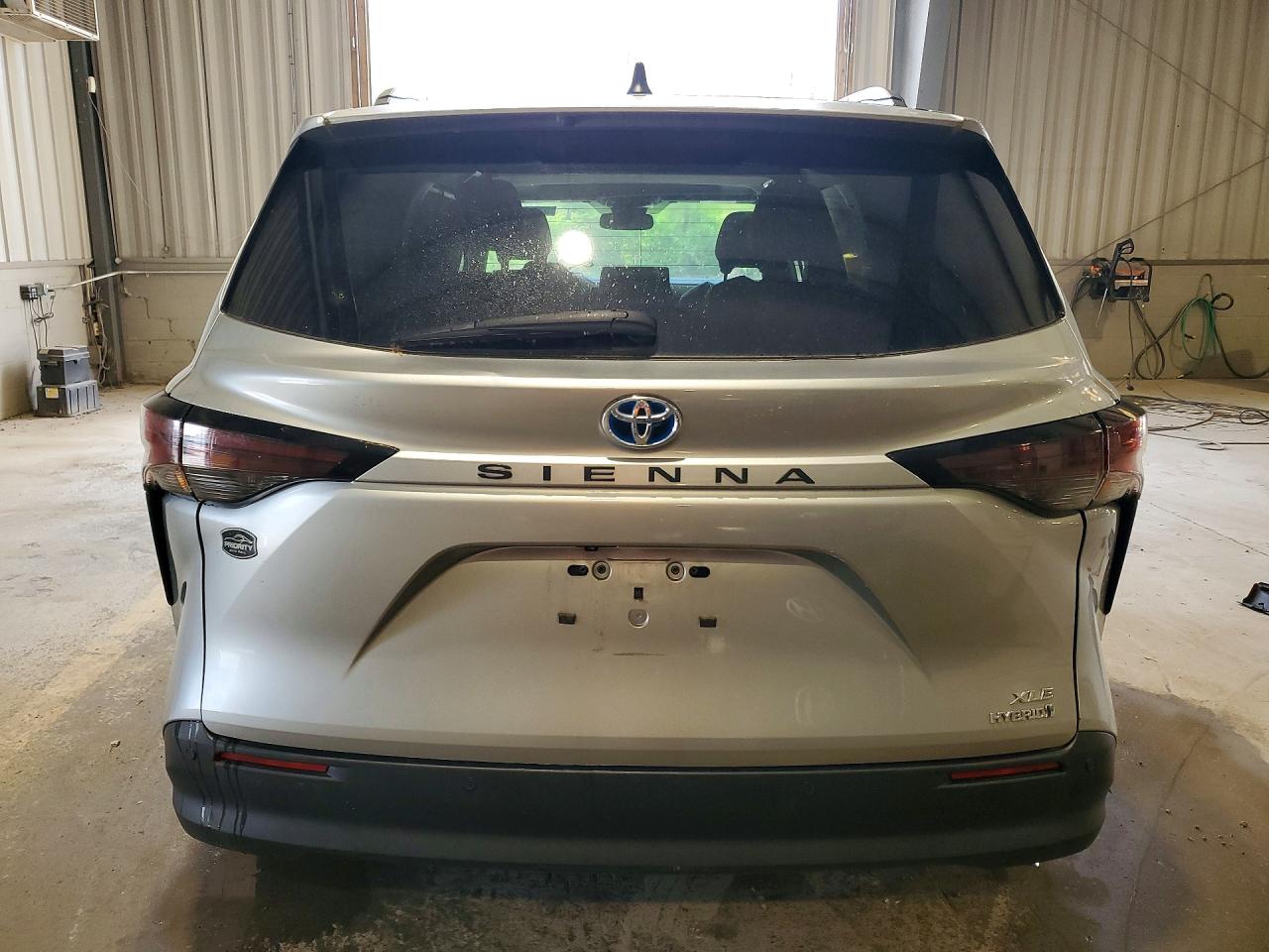 TOYOTA SIENNA 2023 — 7