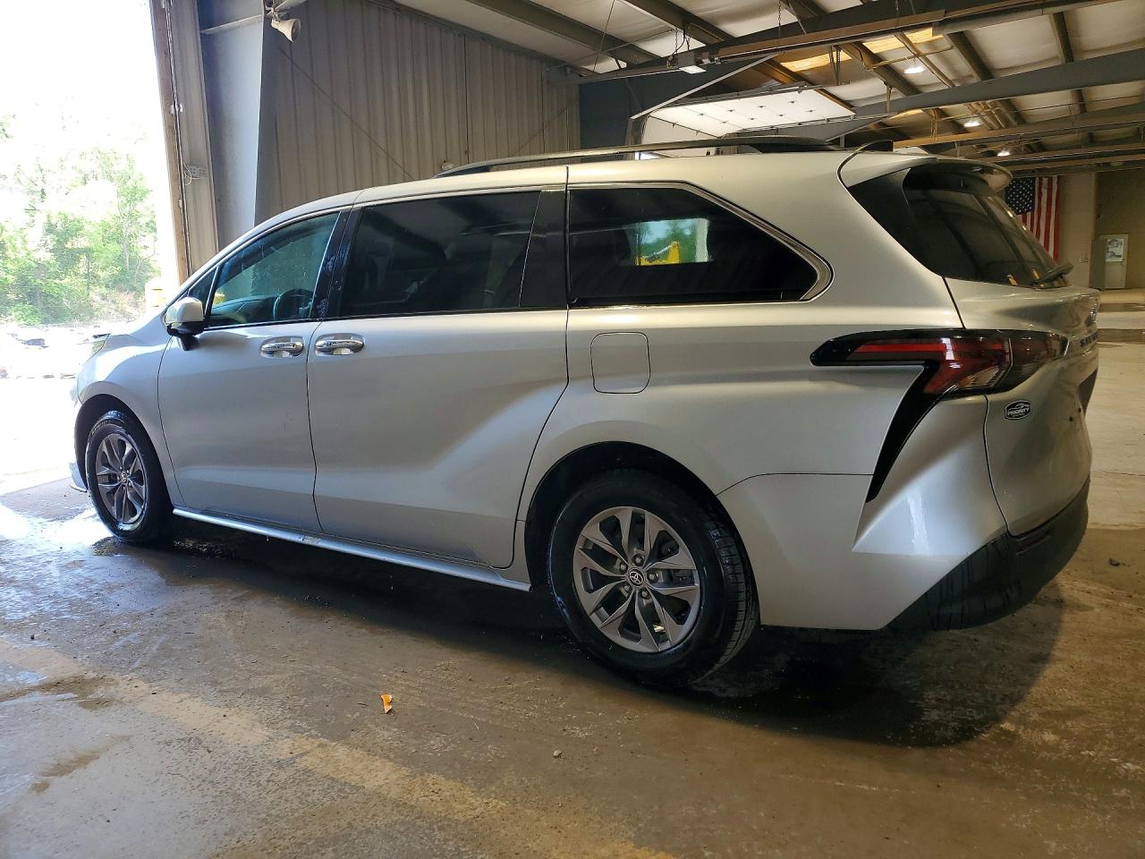 TOYOTA SIENNA 2023 — 3