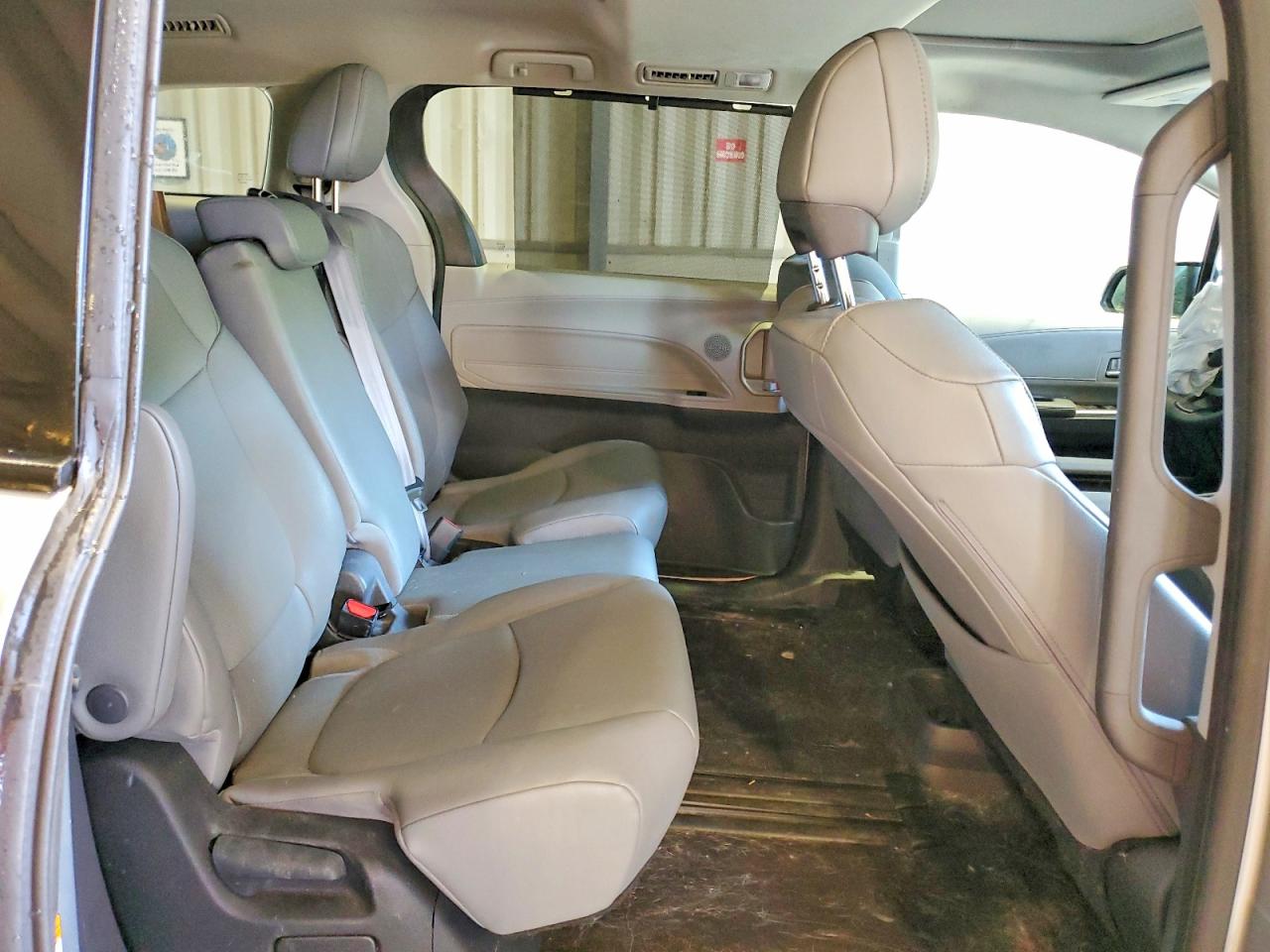 TOYOTA SIENNA 2023 — 12