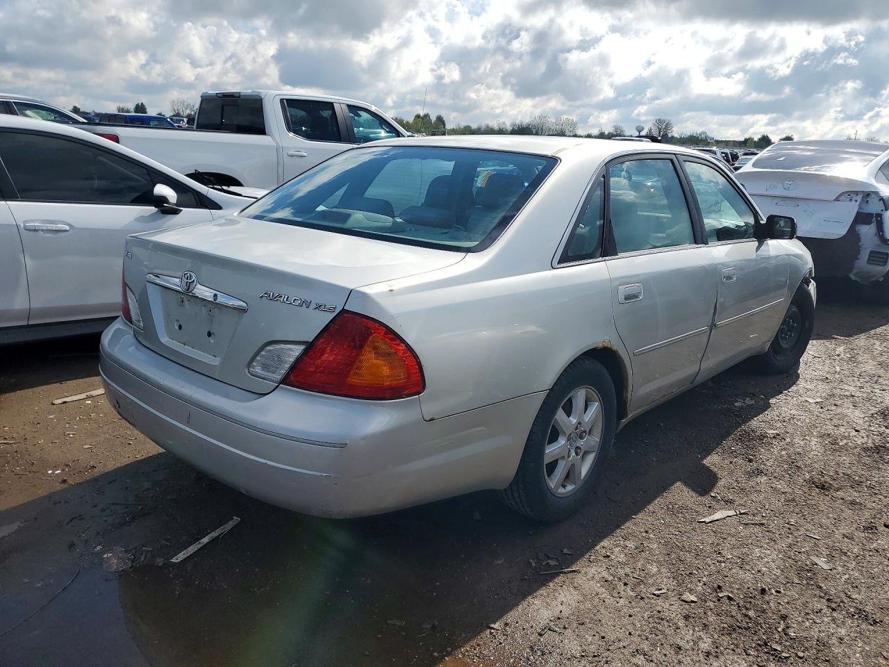 TOYOTA AVALON 2000 — 4