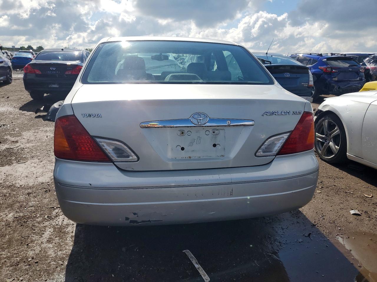 TOYOTA AVALON 2000 — 7