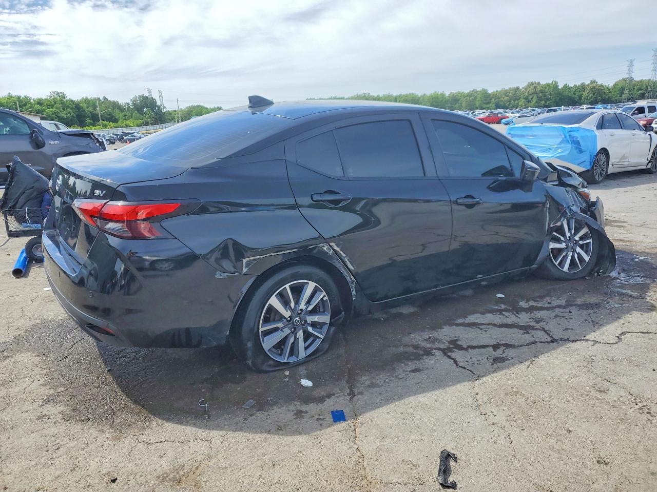 NISSAN VERSA 2020 — 4