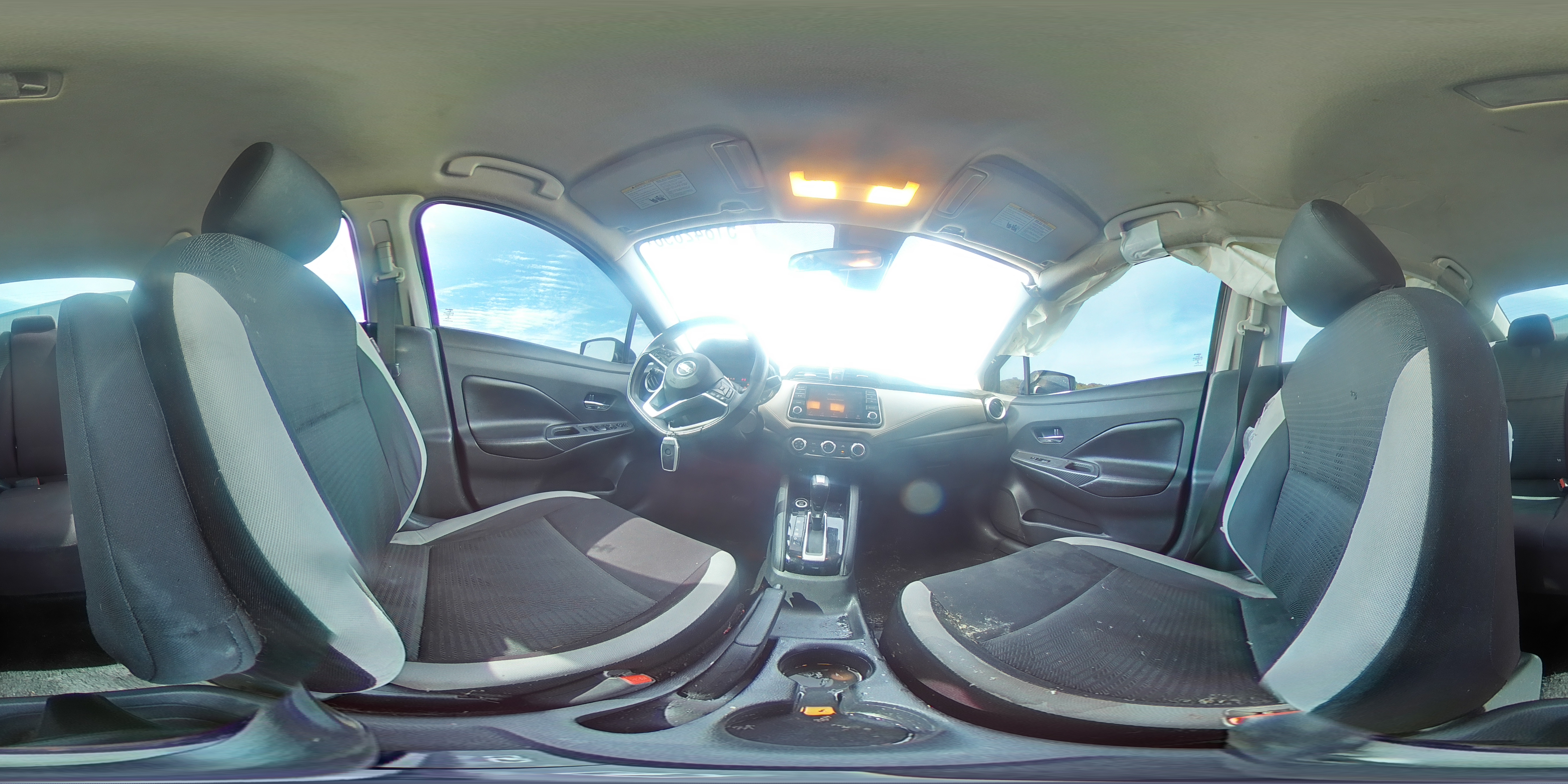 NISSAN VERSA 2020 — 14