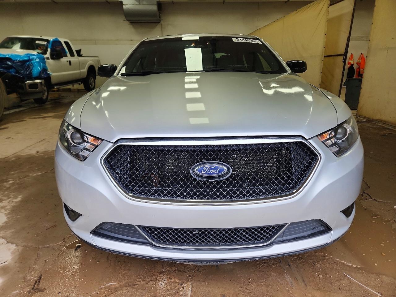 FORD TAURUS 2018 — 6