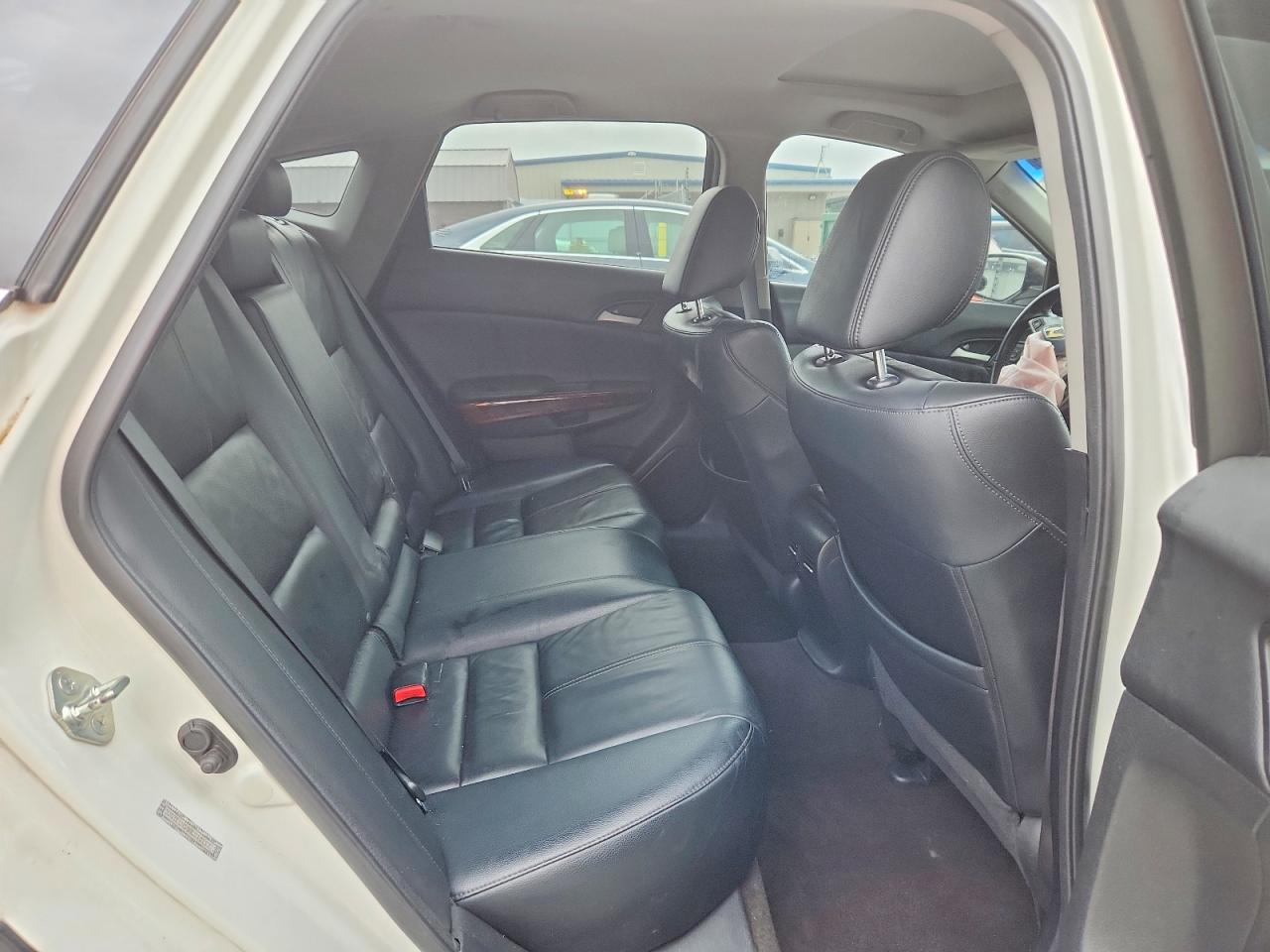 HONDA ACCORD CROSSTOUR 2010 — 11