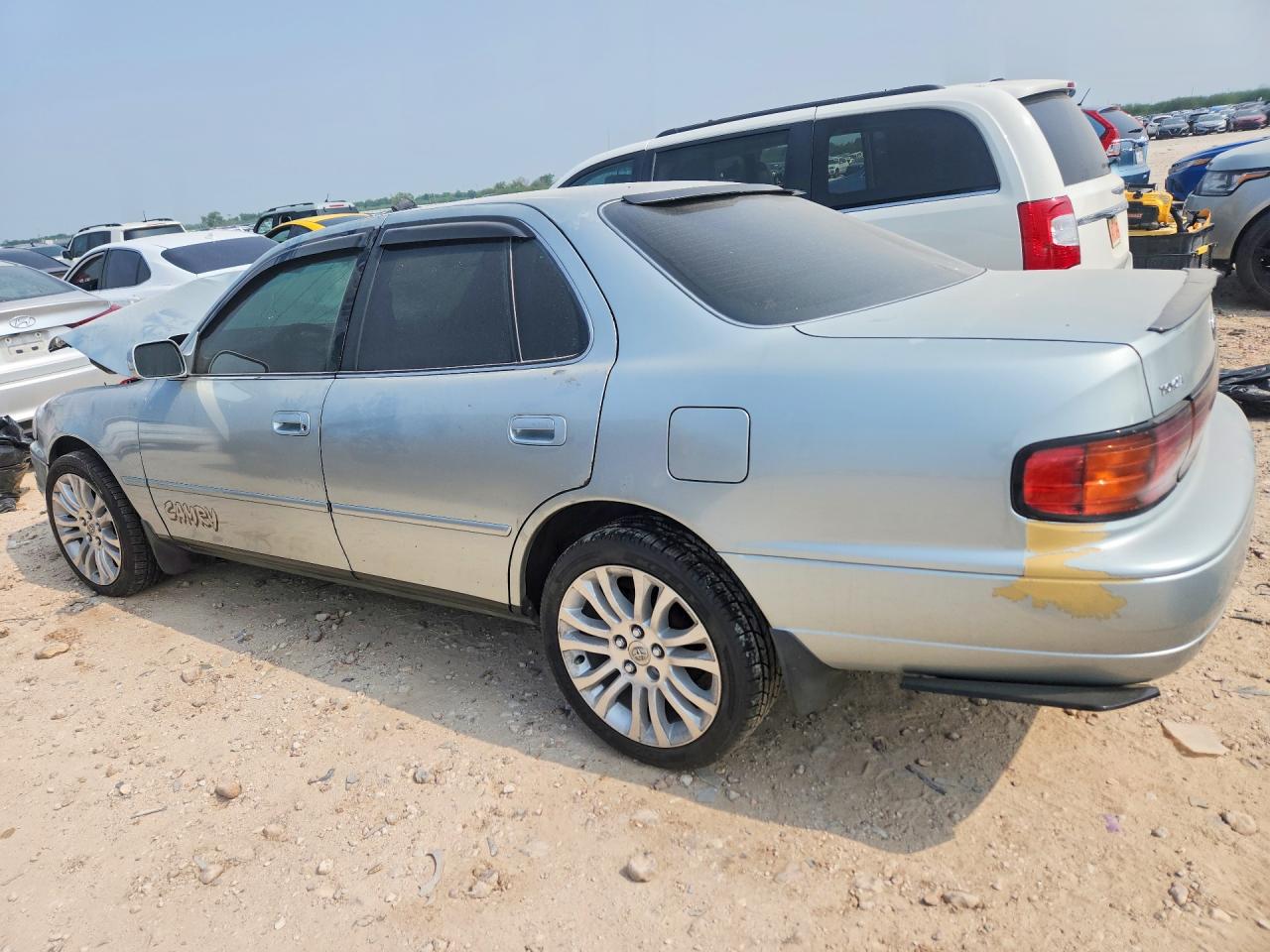TOYOTA CAMRY 1994 — 3