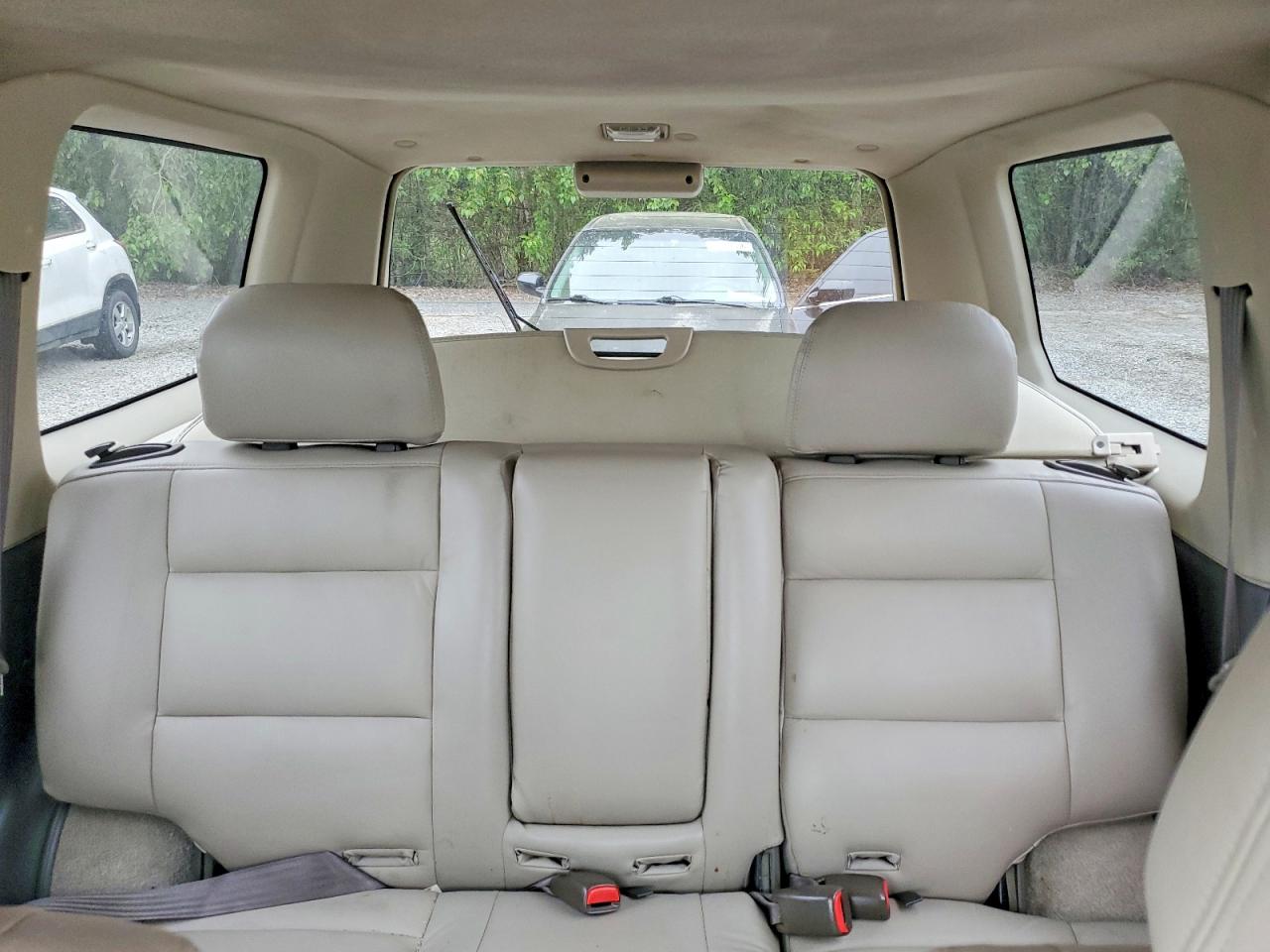 MITSUBISHI MONTERO 2000 — 11