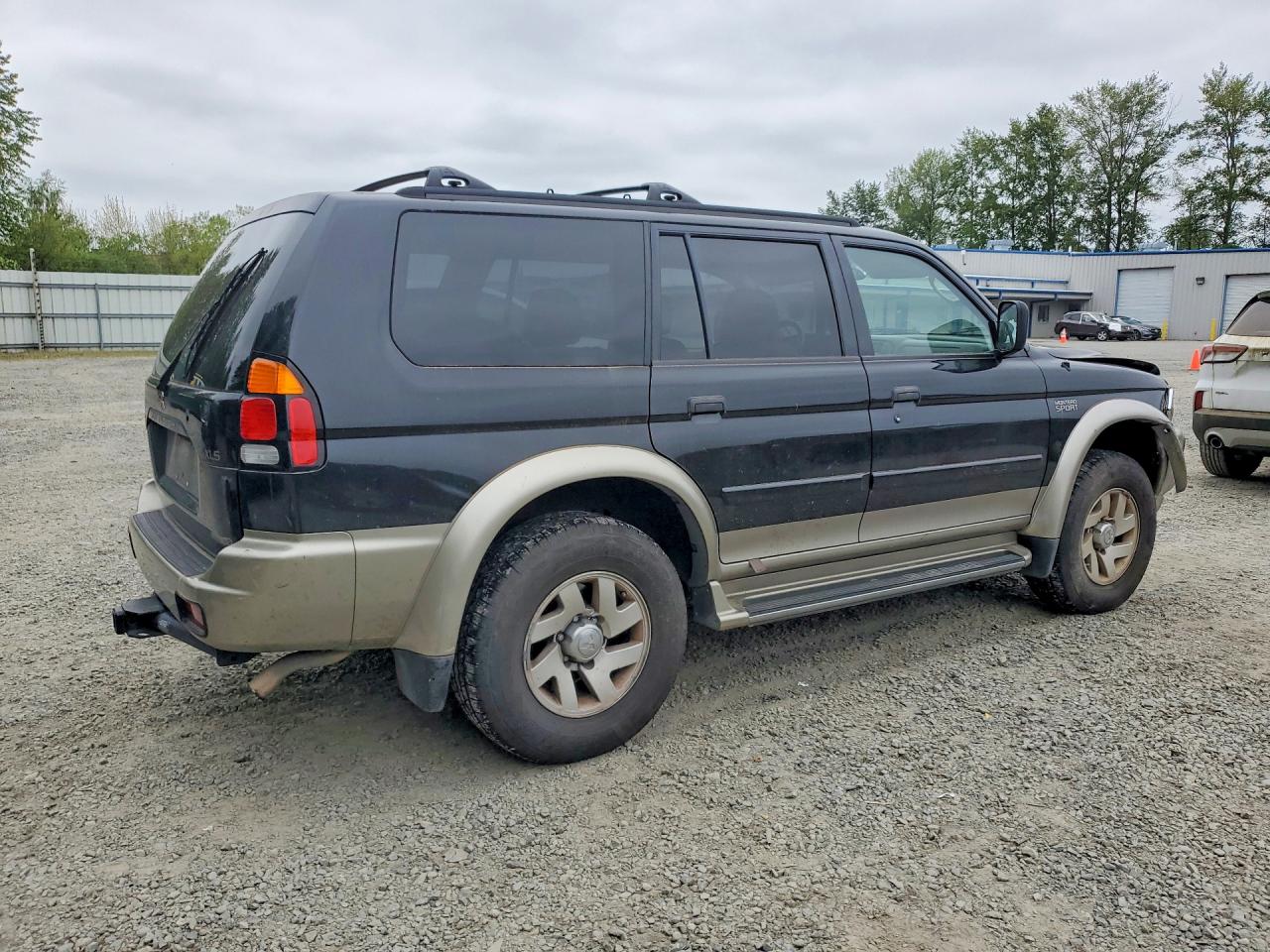 MITSUBISHI MONTERO 2000 — 4