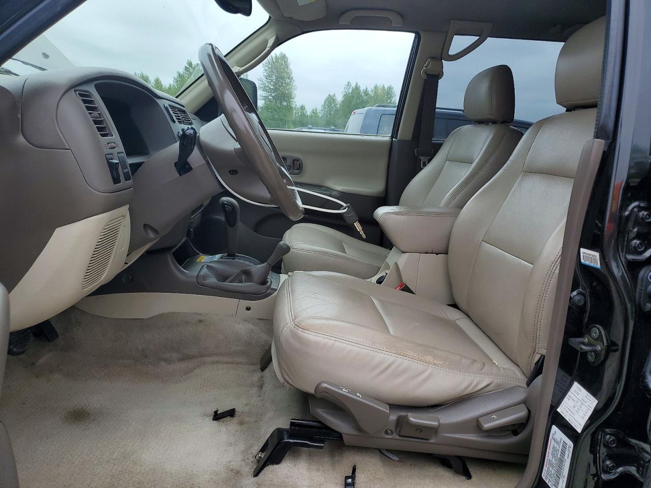 MITSUBISHI MONTERO 2000 — 8