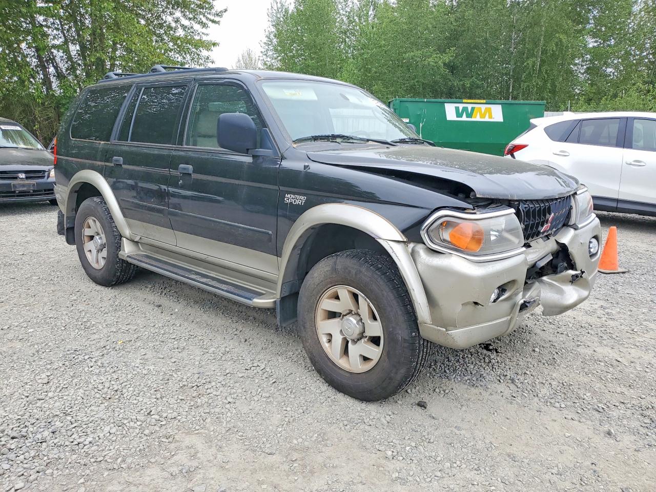MITSUBISHI MONTERO 2000 — 5