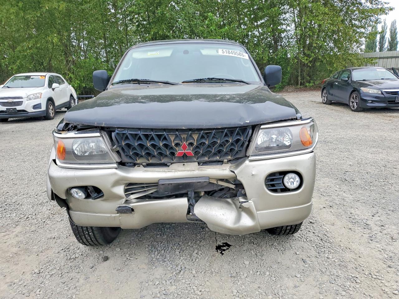 MITSUBISHI MONTERO 2000 — 6
