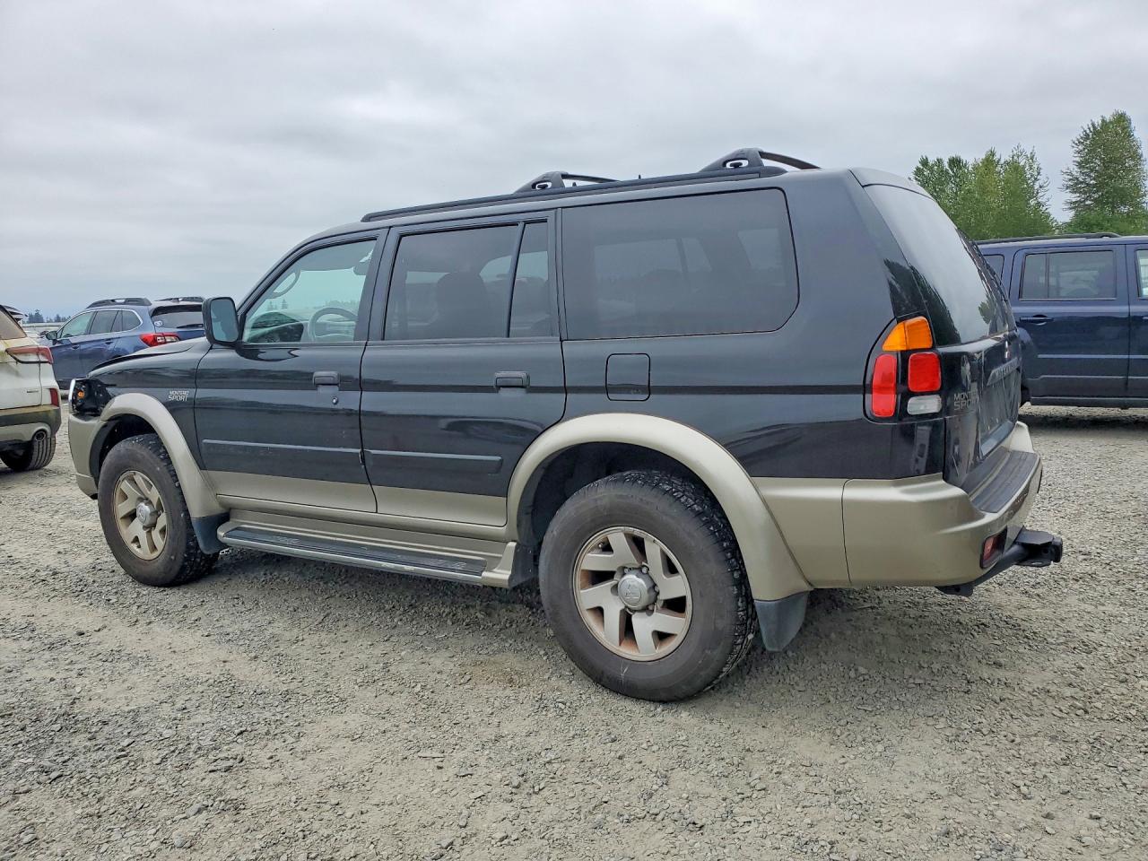 MITSUBISHI MONTERO 2000 — 3