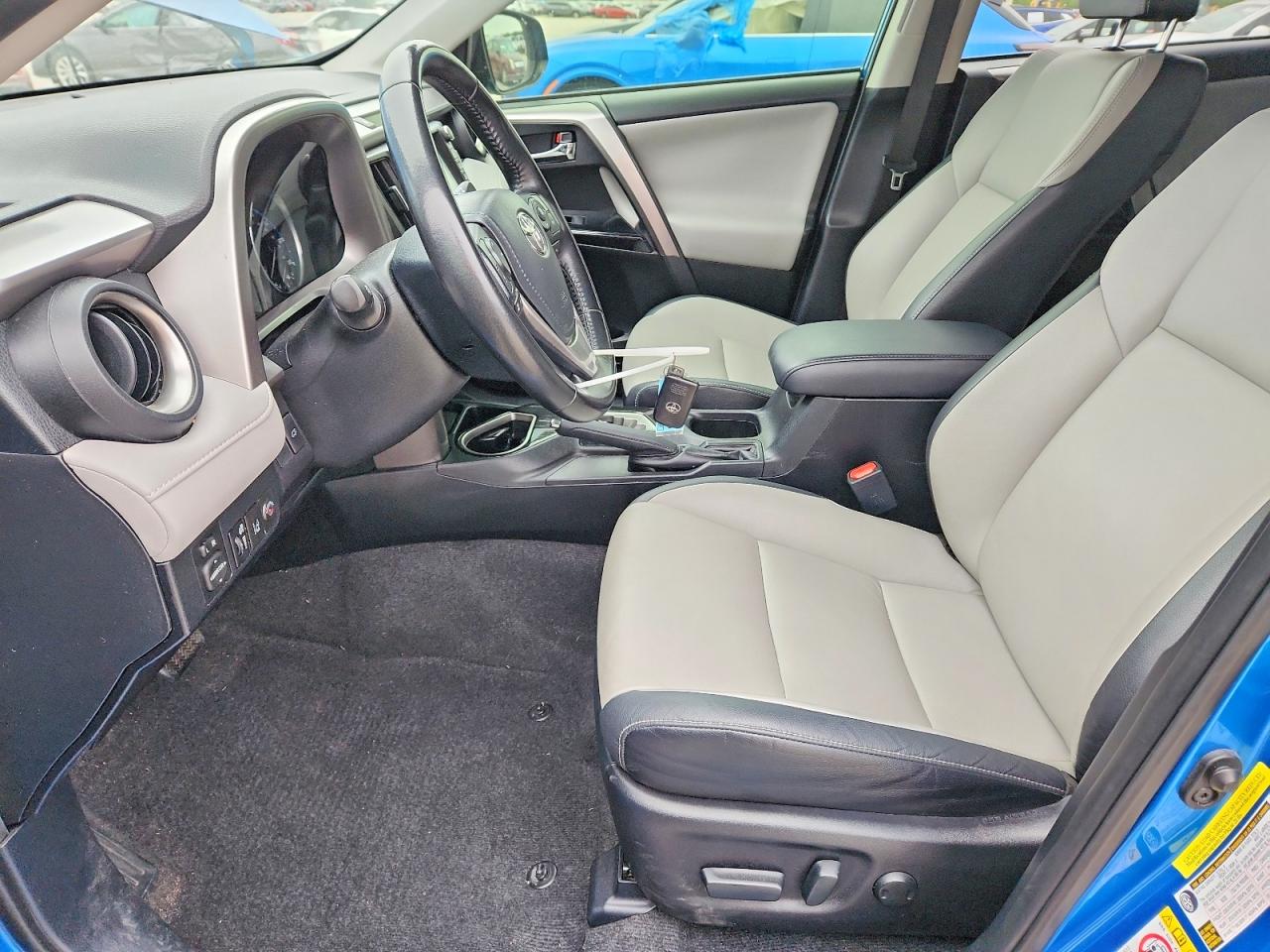 TOYOTA RAV4 2017 — 8