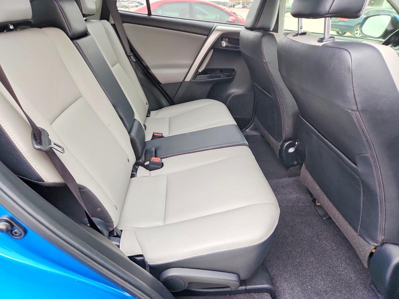 TOYOTA RAV4 2017 — 11
