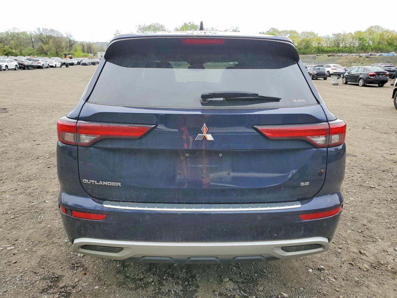 MITSUBISHI OUTLANDER 2022 — 7