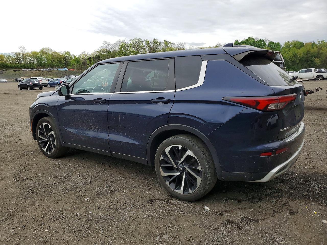 MITSUBISHI OUTLANDER 2022 — 3