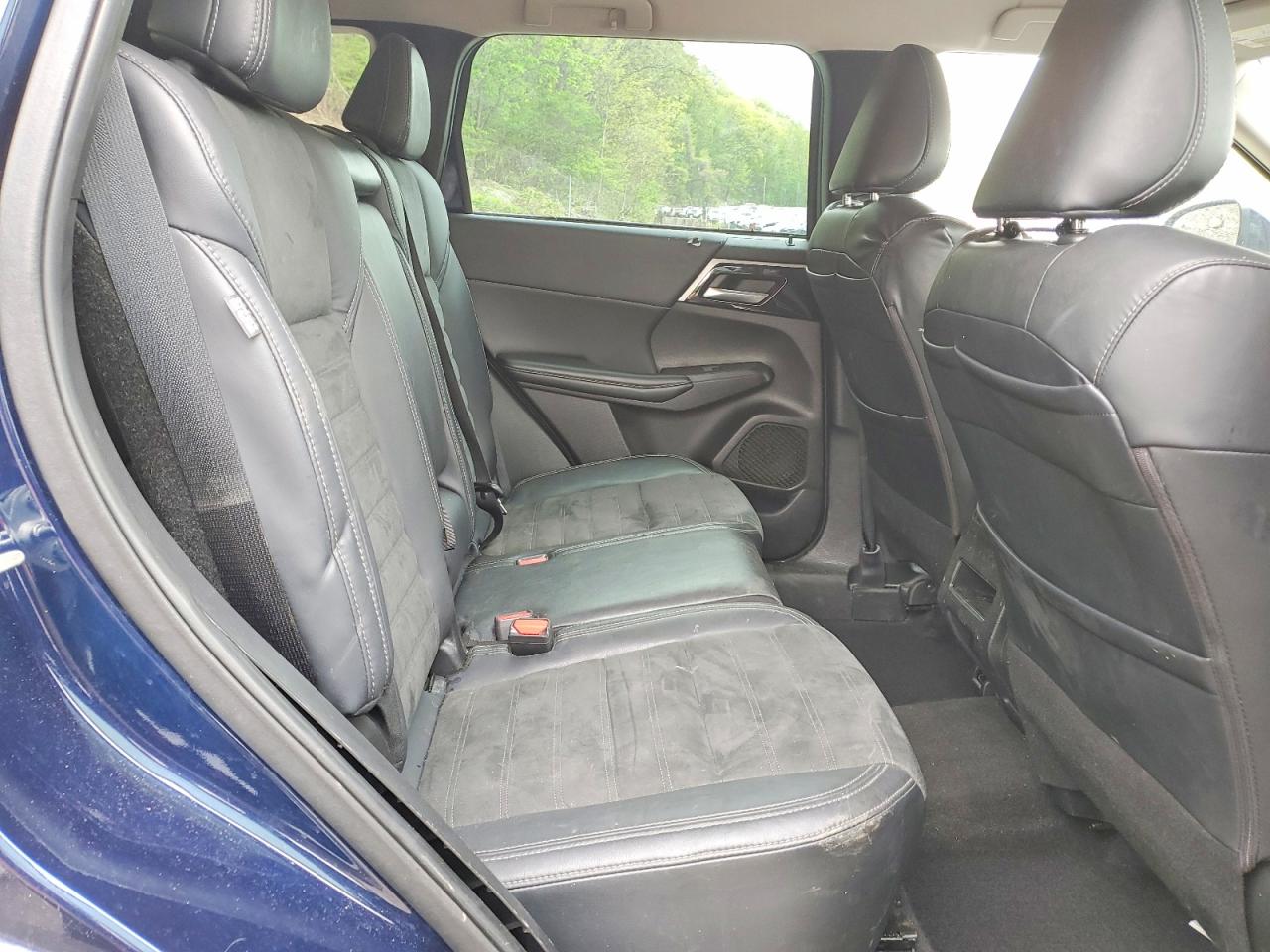 MITSUBISHI OUTLANDER 2022 — 12