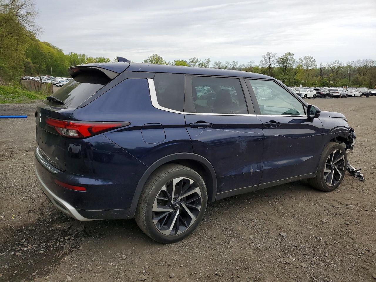 MITSUBISHI OUTLANDER 2022 — 4