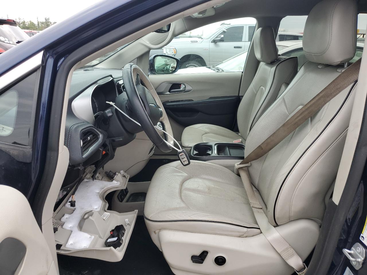 CHRYSLER PACIFICA 2017 — 8