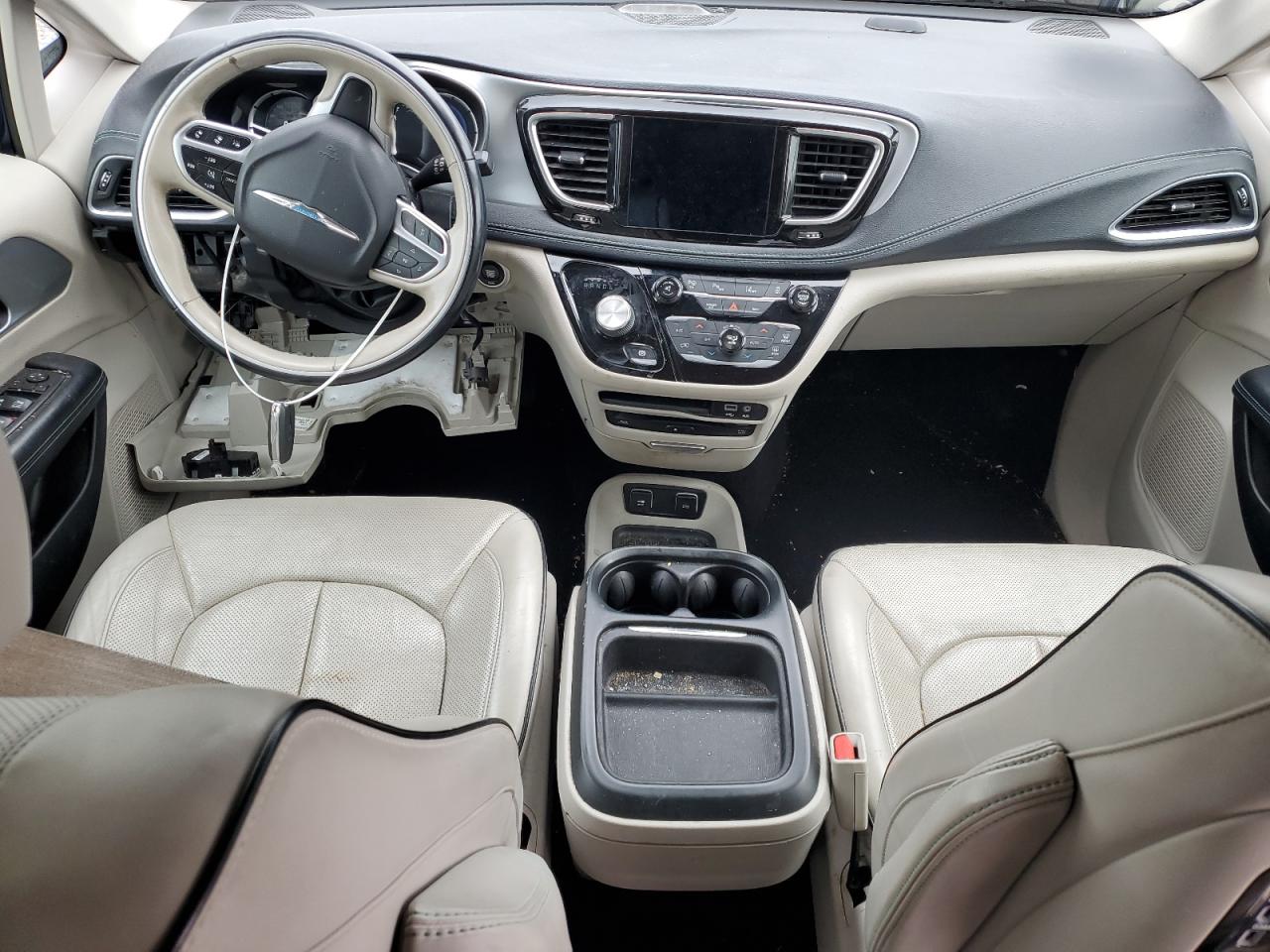 CHRYSLER PACIFICA 2017 — 9