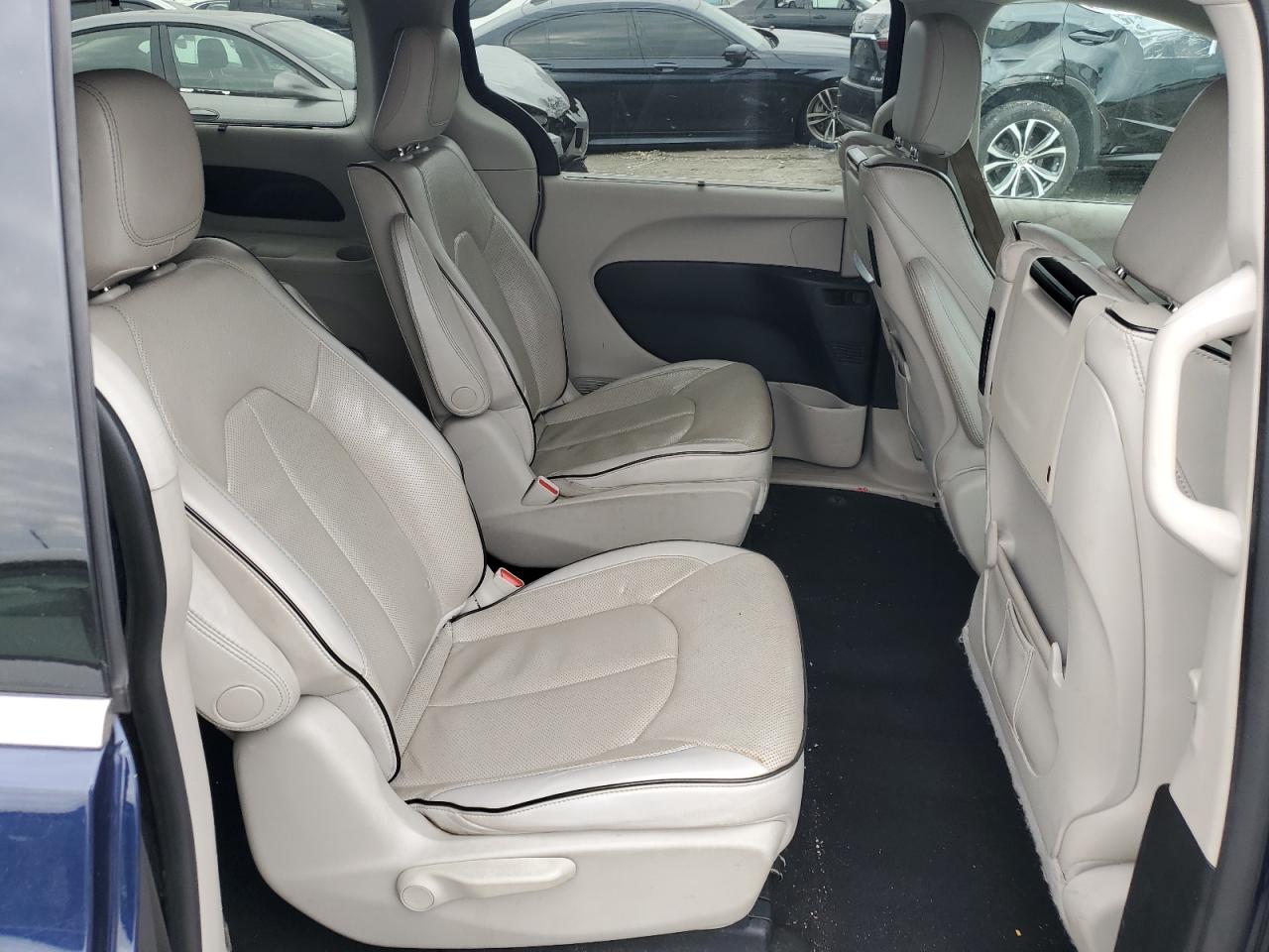 CHRYSLER PACIFICA 2017 — 12