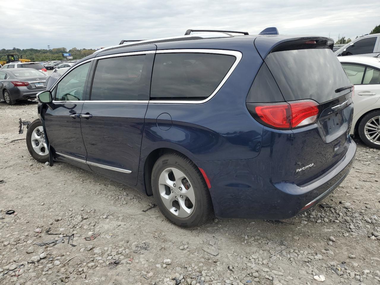 CHRYSLER PACIFICA 2017 — 3