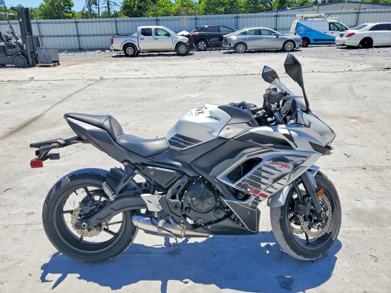 KAWASAKI EX650 2026 — 2