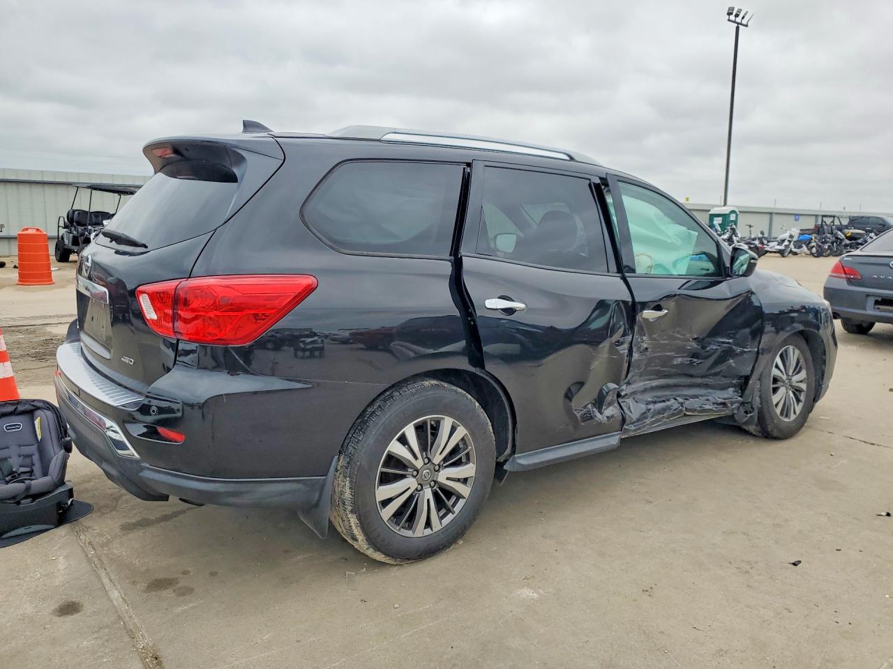 NISSAN PATHFINDER 2019 — 4