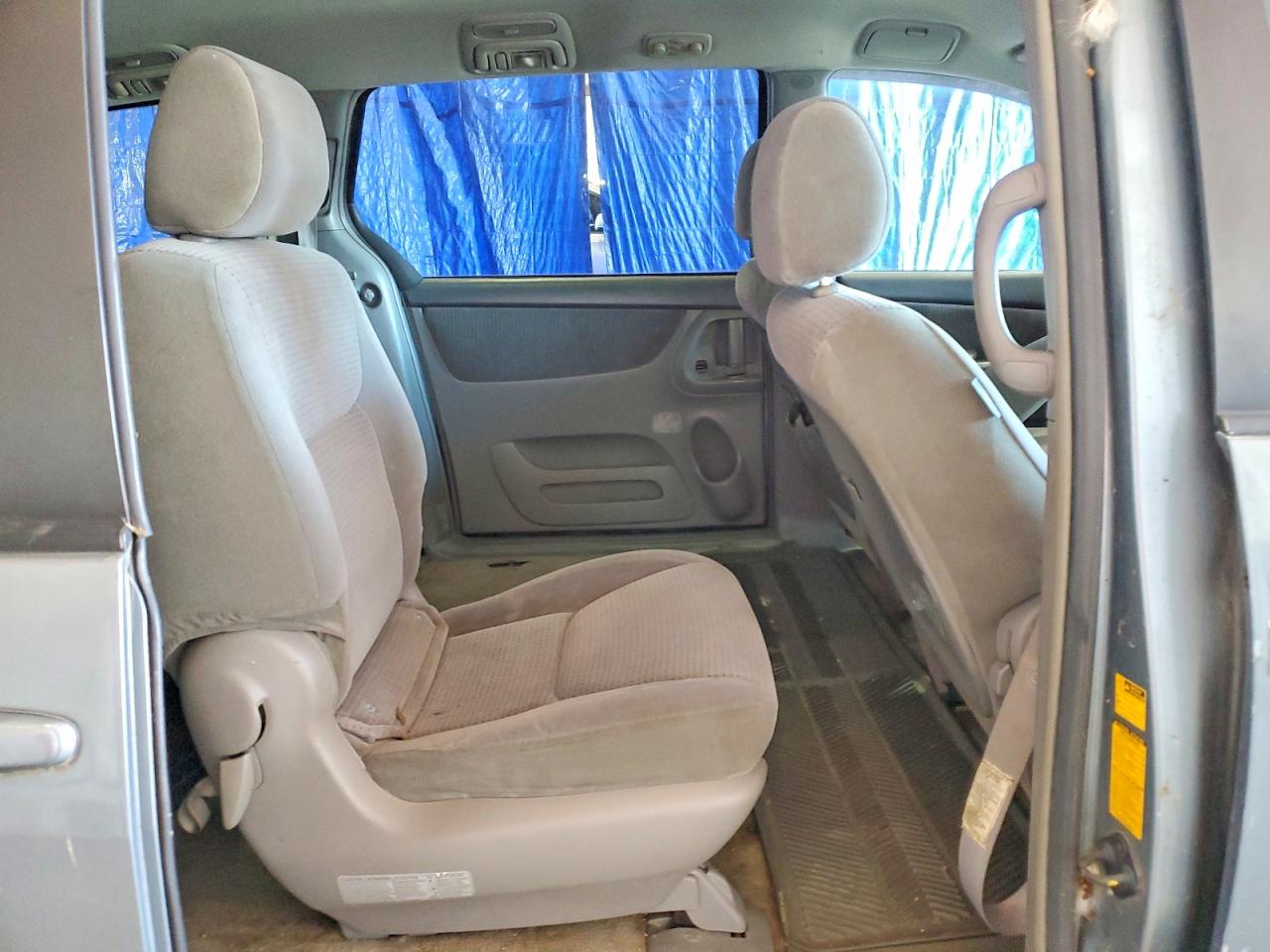 TOYOTA SIENNA 2005 — 11