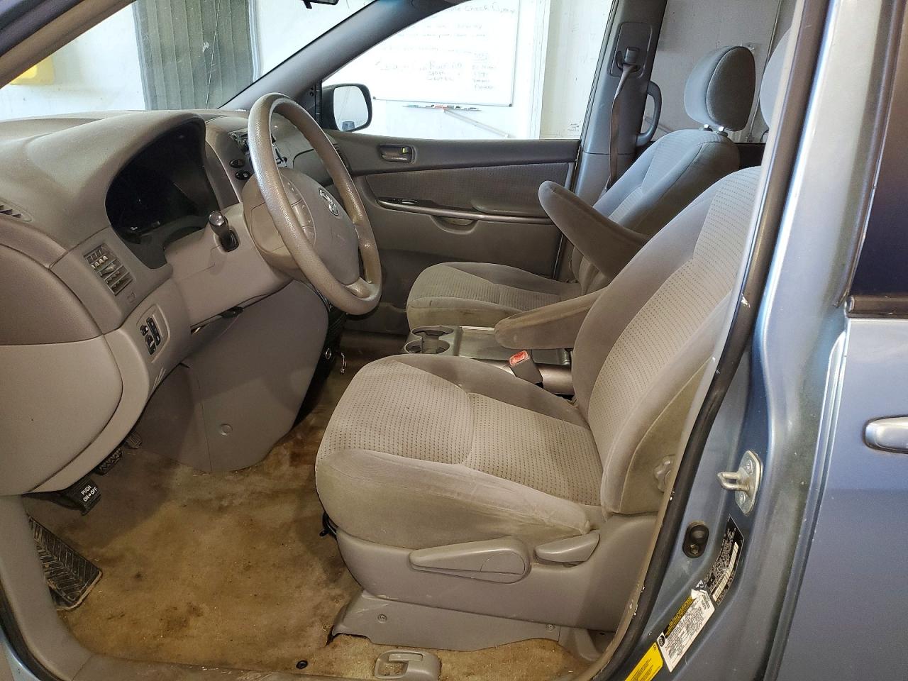 TOYOTA SIENNA 2005 — 7