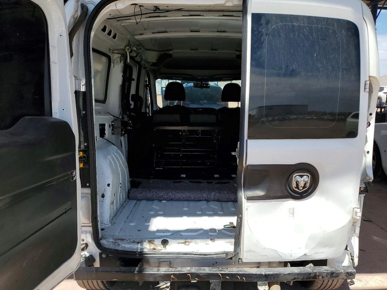 RAM PROMASTER CITY 2017 — 11