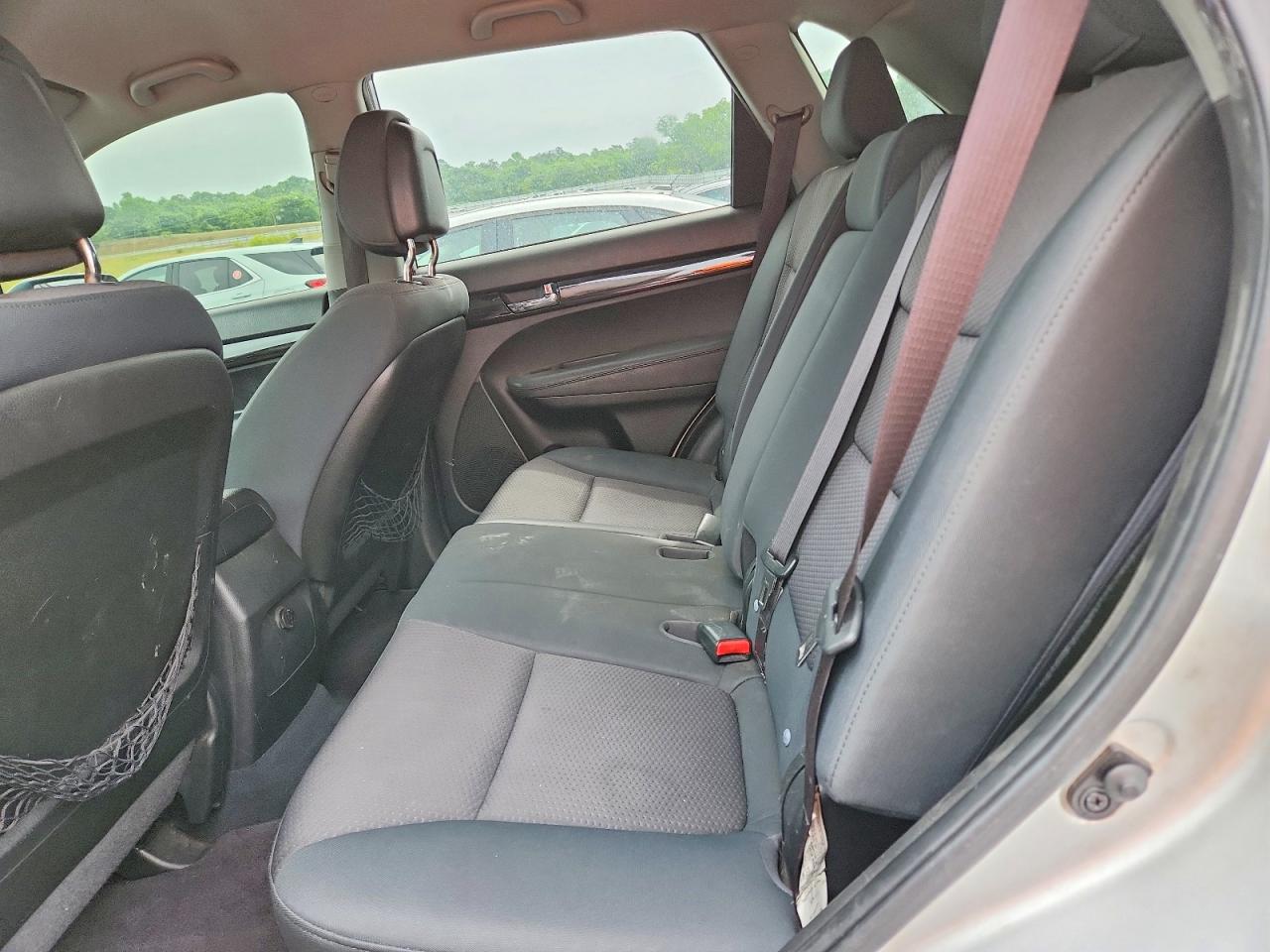 KIA SORENTO 2011 — 12