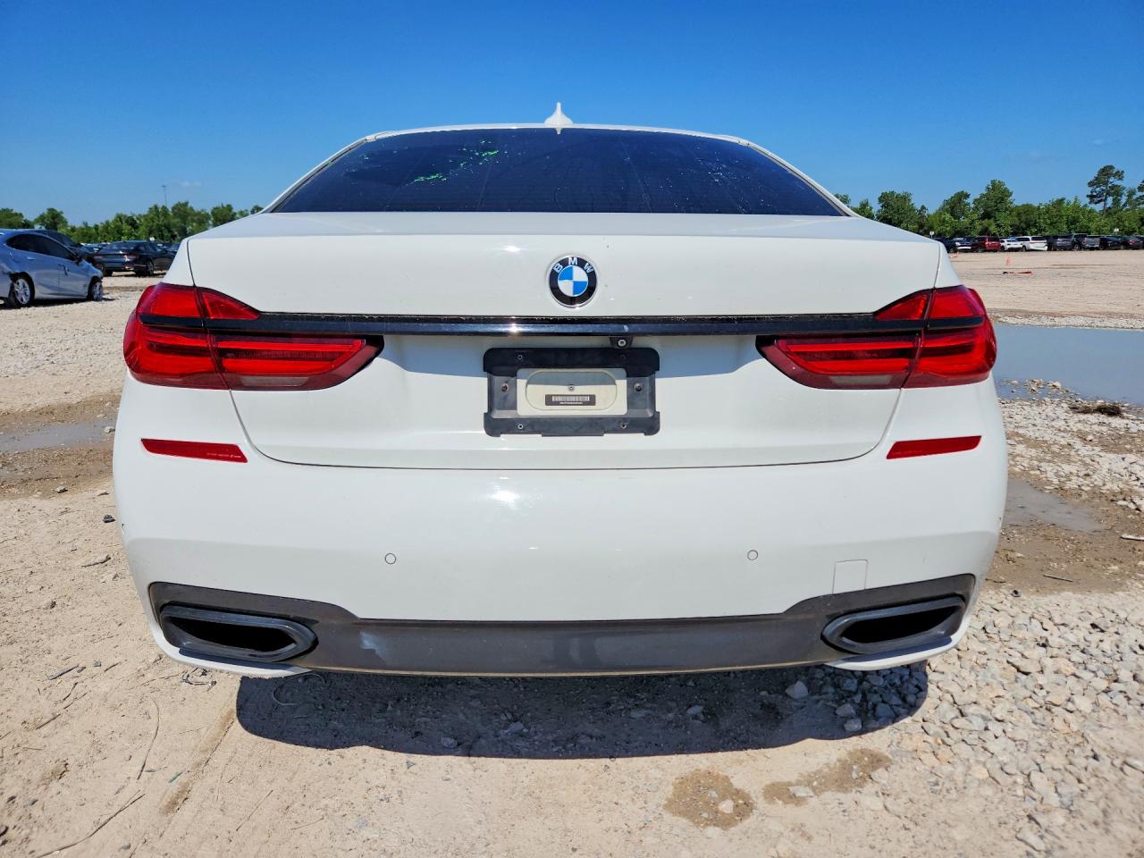 BMW 750 2018 — 7