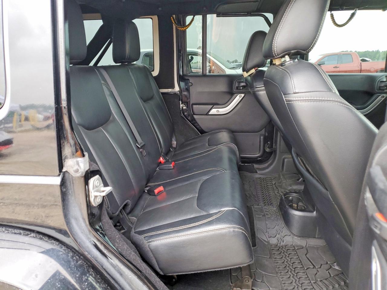 JEEP WRANGLER UNLIMITED 2016 — 12