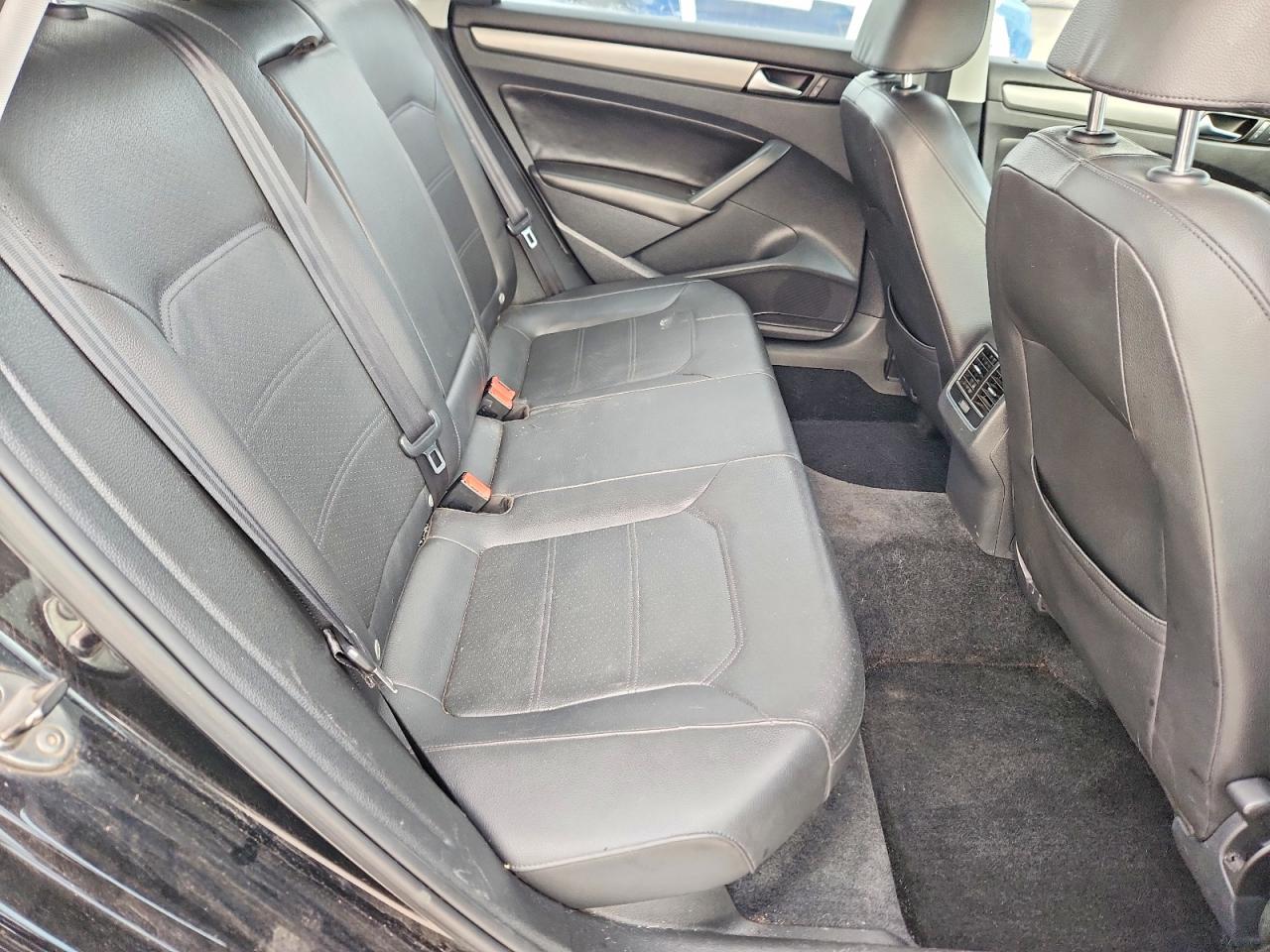 VOLKSWAGEN PASSAT 2014 — 11
