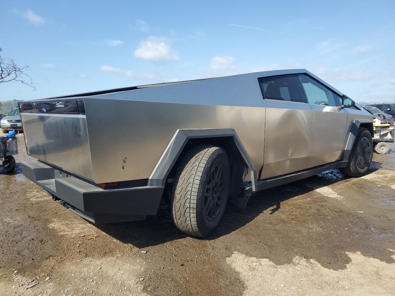 TESLA CYBERTRUCK 2024 — 4