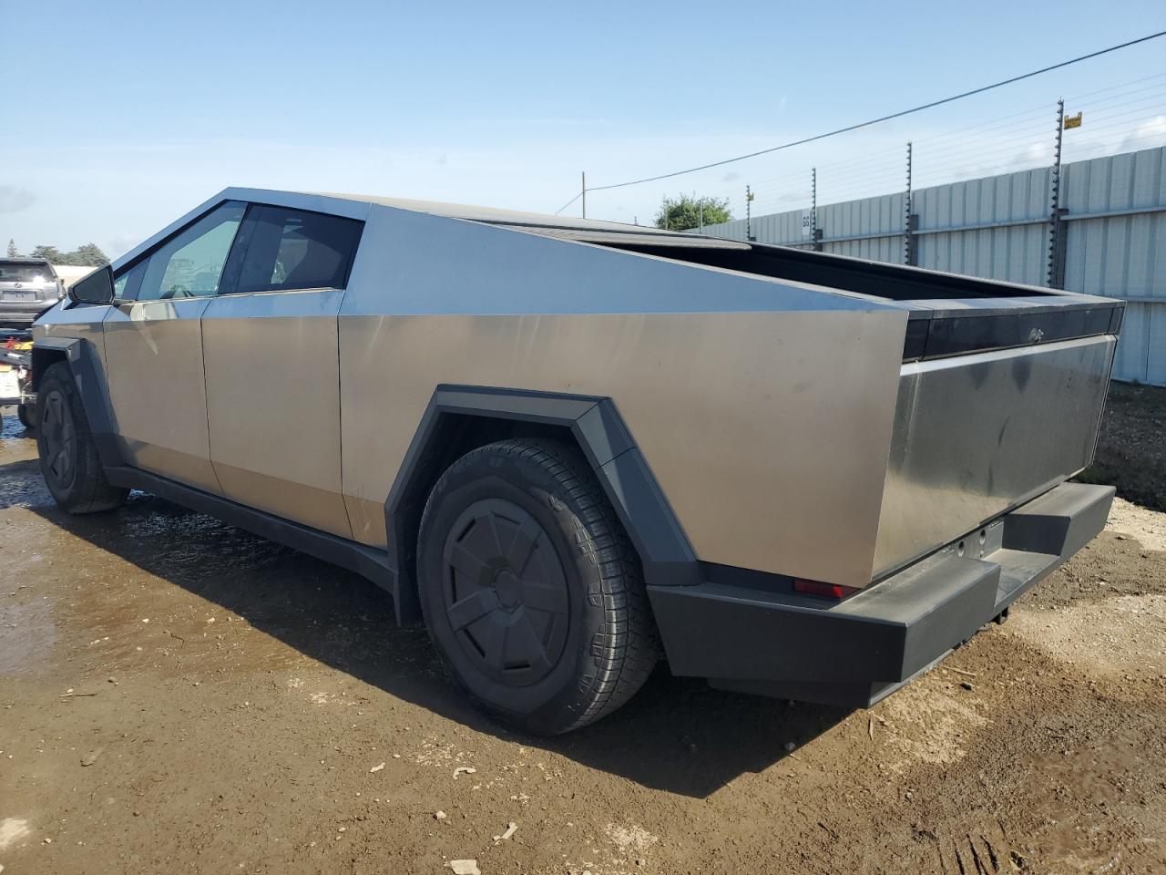TESLA CYBERTRUCK 2024 — 3