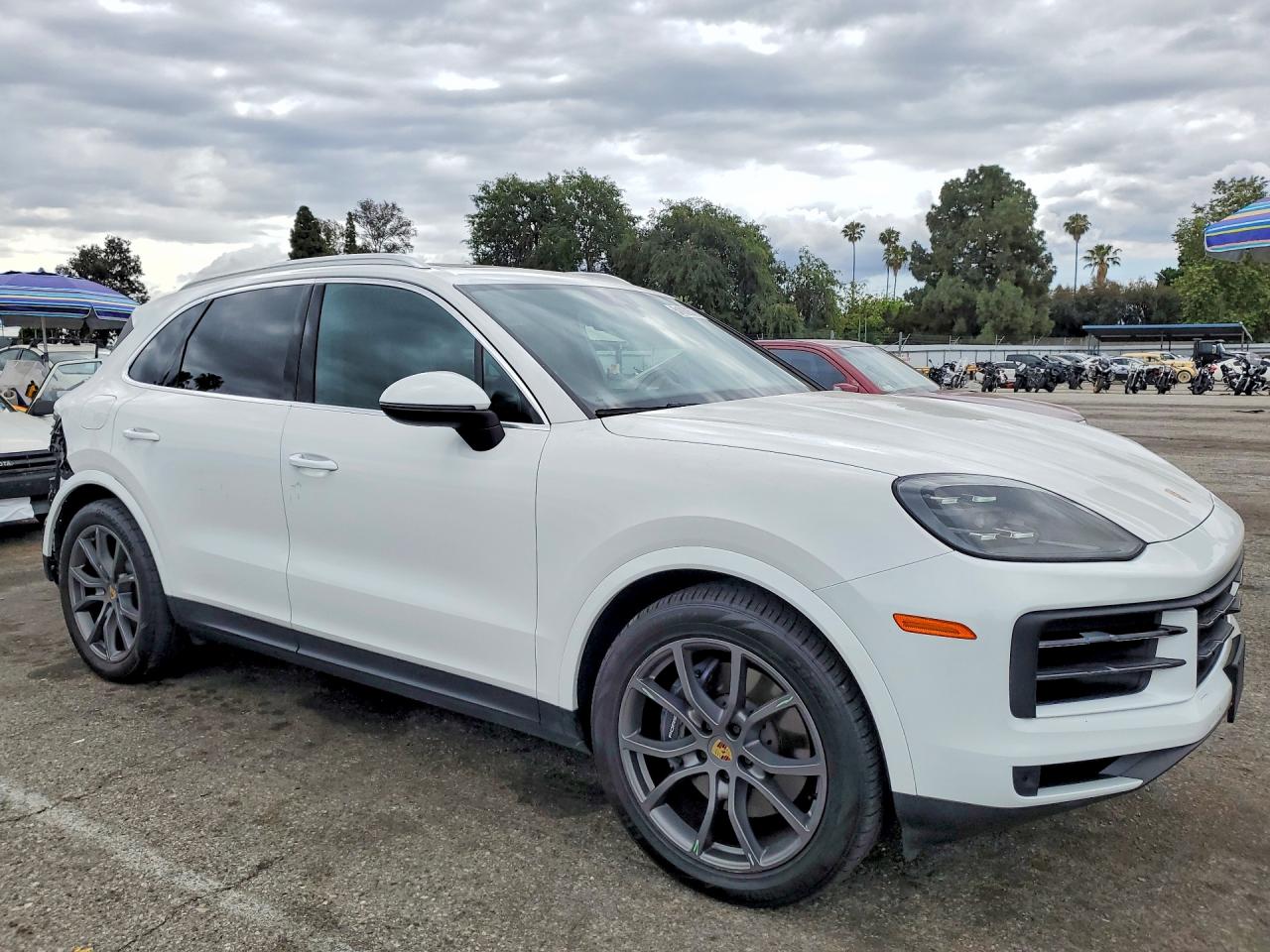 2024 PORSCHE CAYENNE