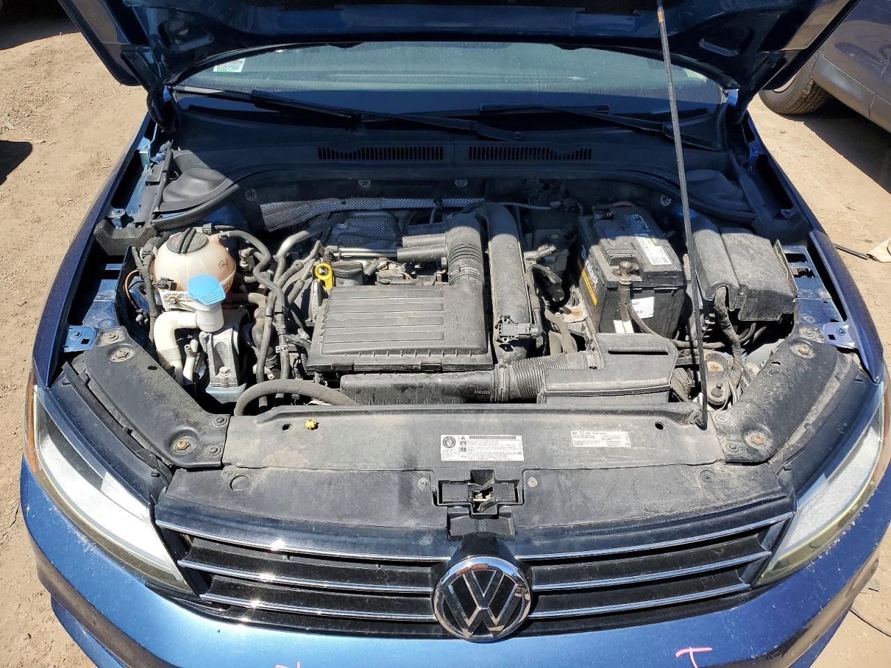 VOLKSWAGEN JETTA 2017 — 12
