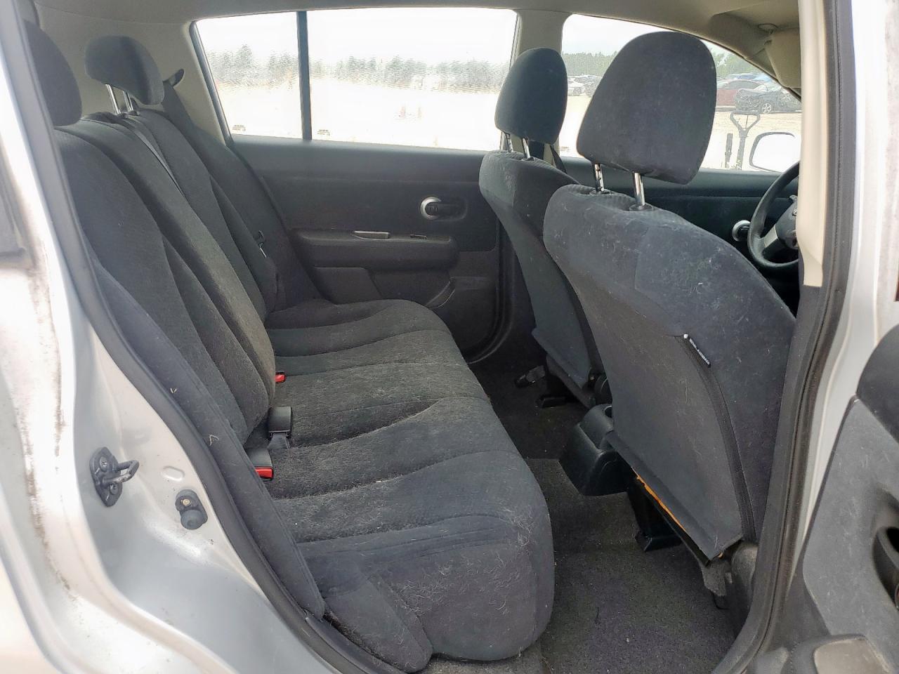 NISSAN VERSA 2010 — 11