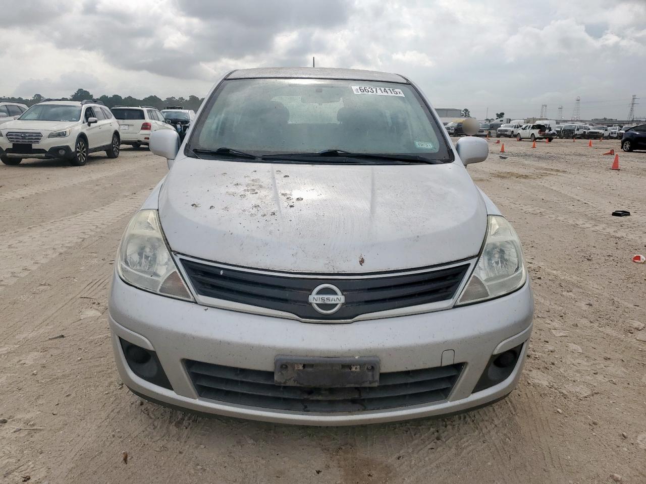 NISSAN VERSA 2010 — 6