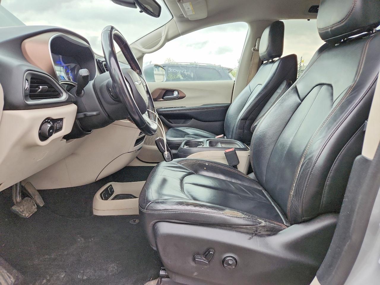 CHRYSLER PACIFICA 2017 — 8