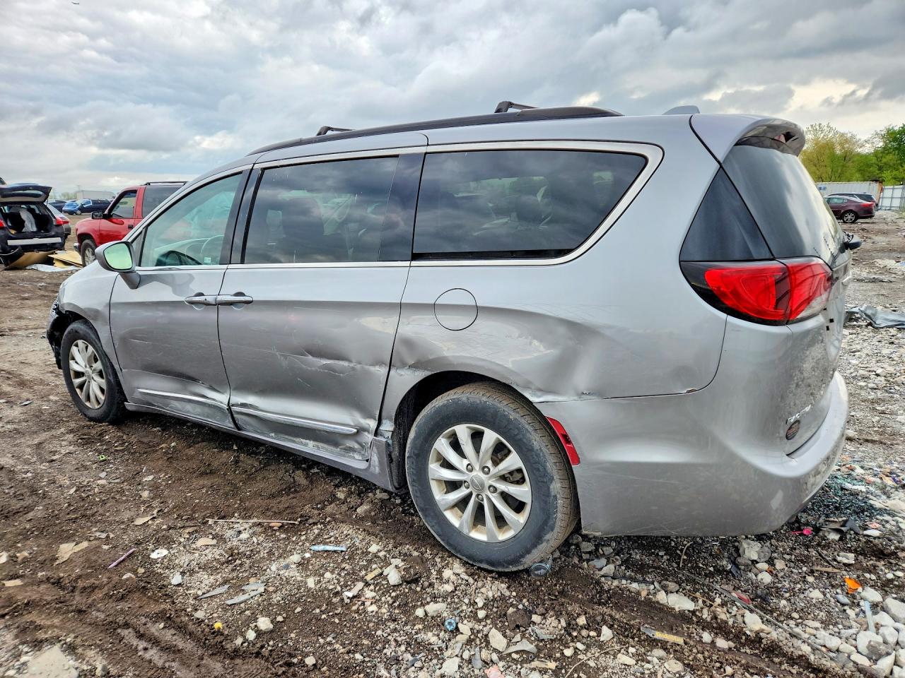 CHRYSLER PACIFICA 2017 — 3