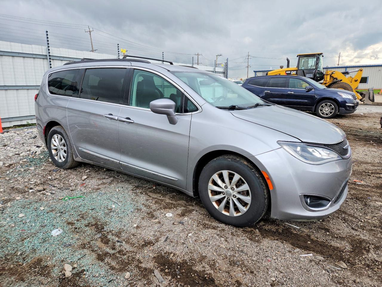 CHRYSLER PACIFICA 2017 — 5