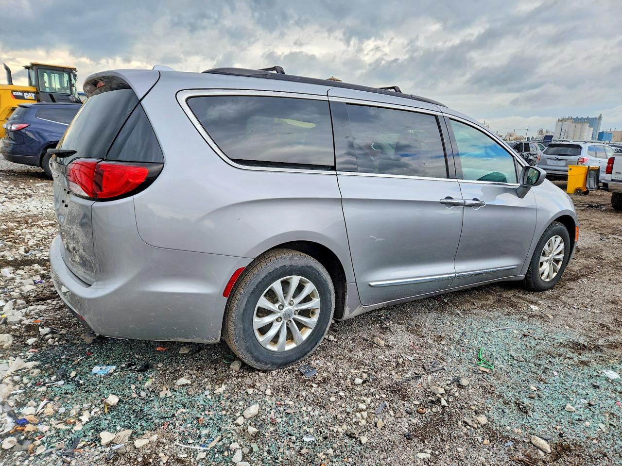 CHRYSLER PACIFICA 2017 — 4