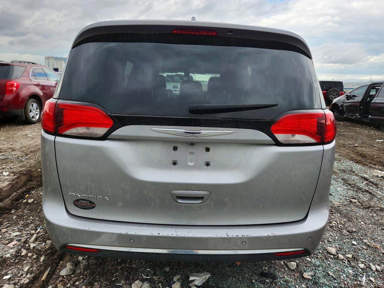 CHRYSLER PACIFICA 2017 — 7